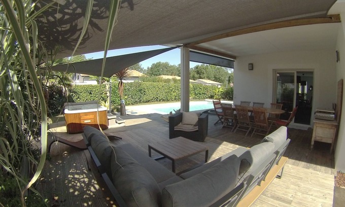 Tosse House | Inviting Poolside Retreat with Jacuzzi Near Seignosse