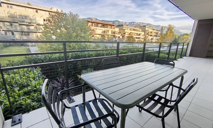 Aix-les-Bains Apartment | Cozy T3 Retreat Steps from the Lake with Spa Access