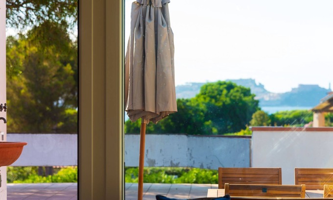 Magazzini Apartment | Family-Friendly IL MARE VICINO with Breakfast & Kitchen