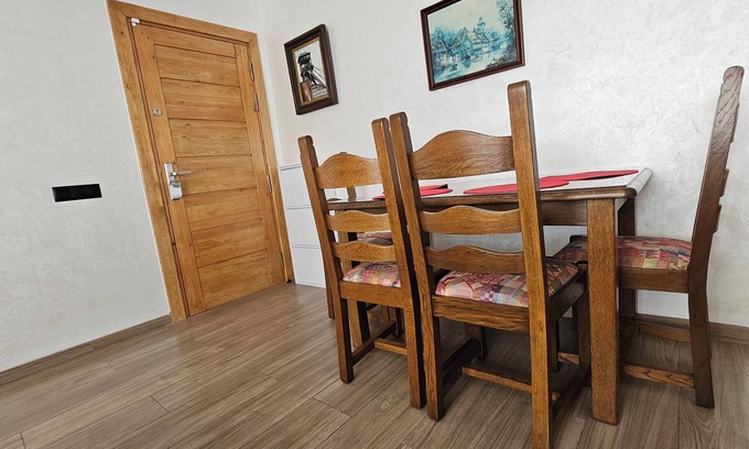 Cite Al Mohammadi Apartment | Inviting Three-Room Apartment with Ocean View & Parking