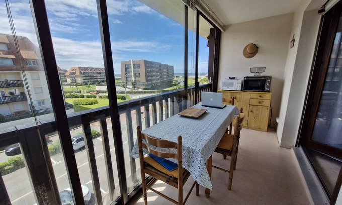 Villers-sur-Mer Apartment | Comfortable two-room nest with sea view