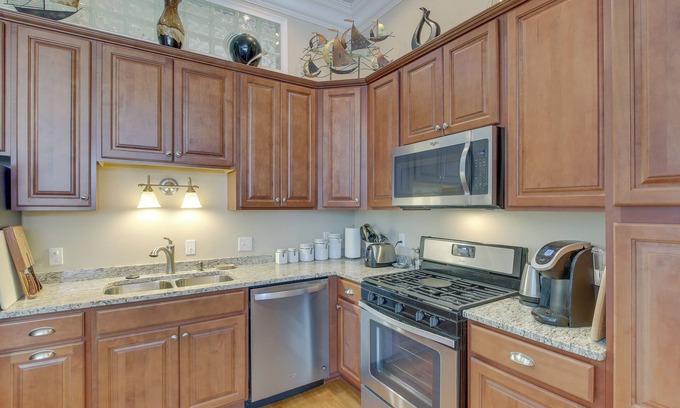 Two Rivers Condo | Top-Rated Two Rivers Retreat with Spa & Kitchen Near Beach