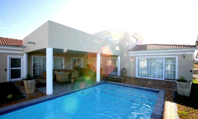 Heldervue House | Top-Rated Vacation Home with Pool in Somerset West