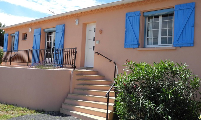 Castelnau-de-Guers Villa | Inviting Villa with Private Pool near Pézenas and Coast