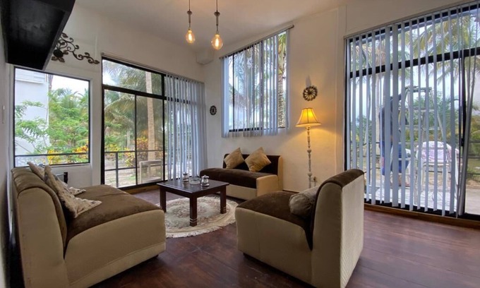 Mompiche House | Relaxing Villa Surrounded by Palm Trees and Ocean Views