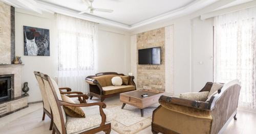 Urla Villa | Idyllic Villa with Garden and Private Beach in Urla İskele
