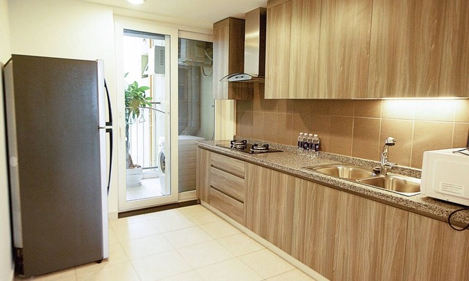 Van Giang Apartment | Cozy Retreat with Lake View and Kitchen Amenities