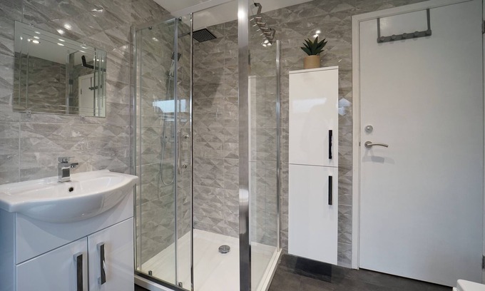 Wetherby House | Inviting Wetherby Townhouse for Families and Groups of 9