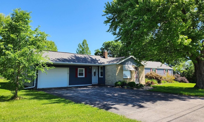 Butte Des Morts House | Convenient Whole House Rental Near Oshkosh Events
