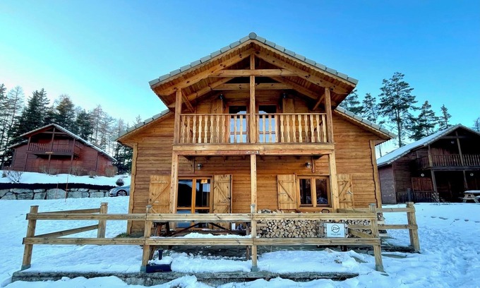Le Devoluy Ski Chalet | Cozy Wooden Chalet with Family Amenities and Ocean Views