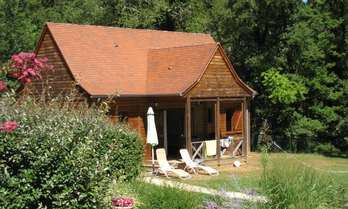 Carsac-Aillac Cottage | Cozy Wooden Gite with Pool in the Black Perigord