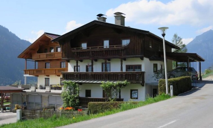 Bruck am Ziller Apartment | Relax at Comfortappart Eberharter with Lake View & Spa