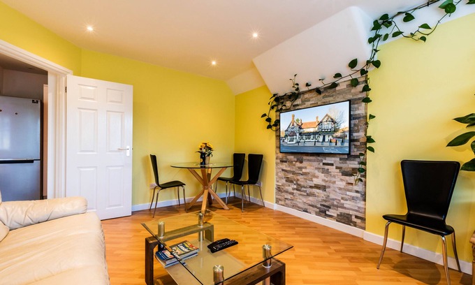 Tadworth Apartment | Cozy 1-Bed Apartment Near Central London – Guest Rated 10/10