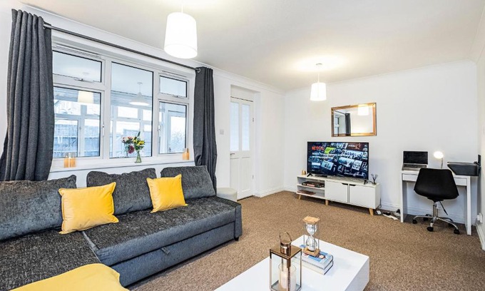 Tilbury Apartment | Pet-Friendly 2BD House Near Tilbury Docks, Thurrock