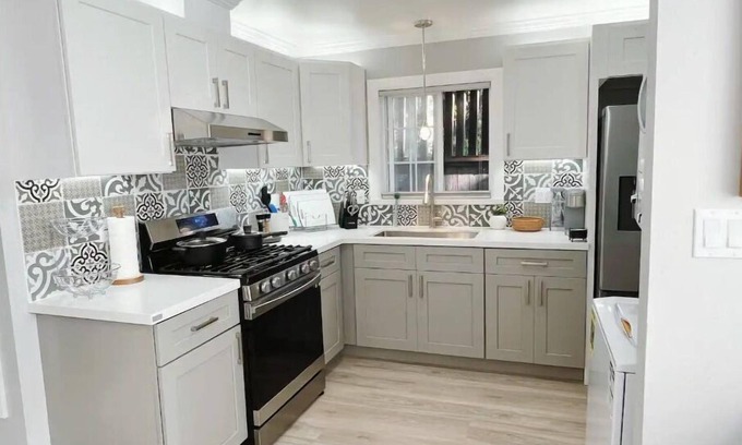 South Berkeley Apartment | Cozy 2BR Retreat Near UCB - Ideal for Families