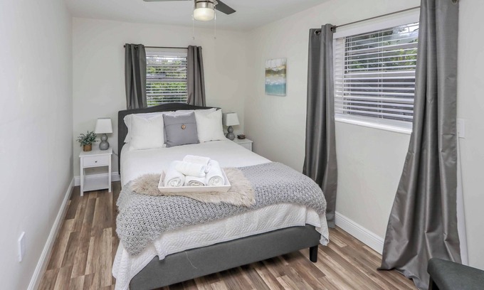 Coral Terrace Apartment | Comfy 3-bed Apt, Private Entry, Mins to Downtown