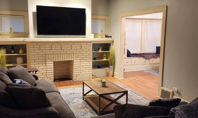 East Cleveland House | Cozy 3BR Retreat in Cleveland Heights - Pet & Child Friendly