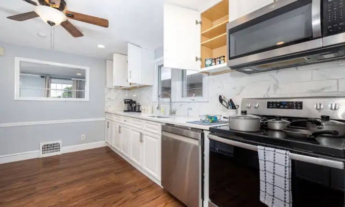Bristol House | Welcoming 4-Bedroom Retreat with King Bed & Hot Tub