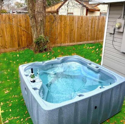 Foster Place House | Elegant 5BR Home with Hot Tub Near NGR Stadium