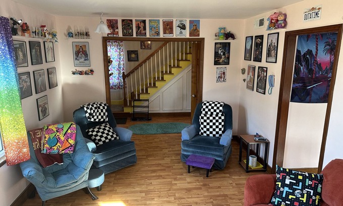 Southeast Raleigh House | Retro 80's House with Breakfast Near Downtown & Walnut Creek
