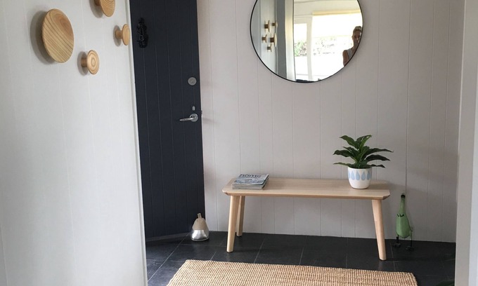 Point Lonsdale House | Refurbished Beach House with Ocean View in Old Lonsdale