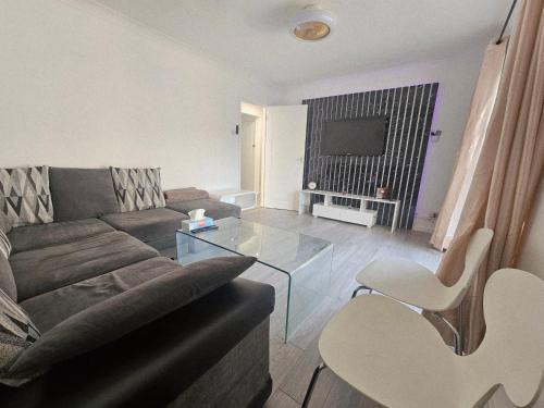 Slough Apartment | Cozy 1 Bedroom Apartment Near Slough Train Station
