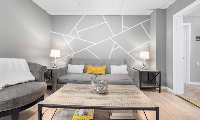 Constable Hook Apartment | Comfy Apt| 2 blocks to NYC train| Private Parking