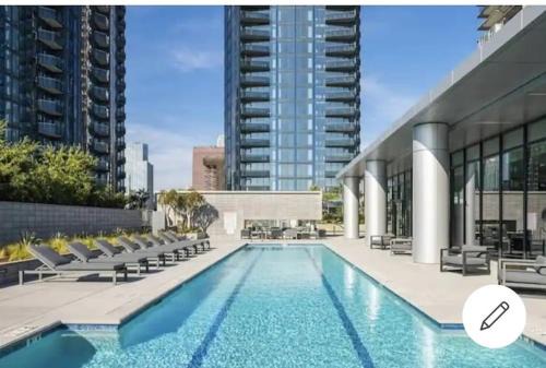 Financial District Apartment | Top-Rated Downtown LA Apartment with Pool and Hot Tub