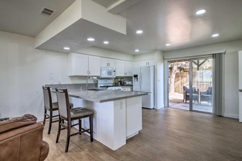 Country Rose House | Cozy Bakersfield Townhome with Fire Pit & Family-Friendly Fun