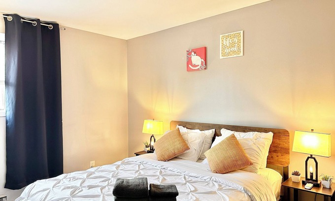 Aurora Apartment | Relaxing Getaway with Comfy Beds and Raging Waves Park
