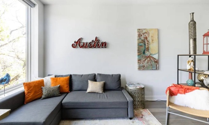 Holly Condo | Stylish Bijou Studio with Pool in Trendy East Austin