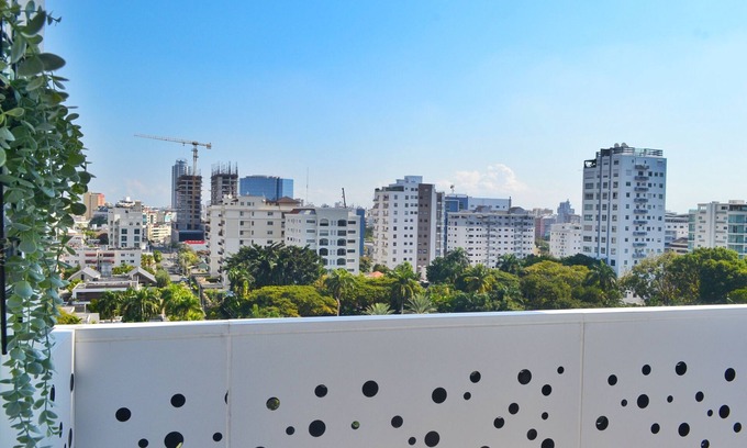 Yolanda Morales Apartment | Modern Business Apartment with Pool in Piantini