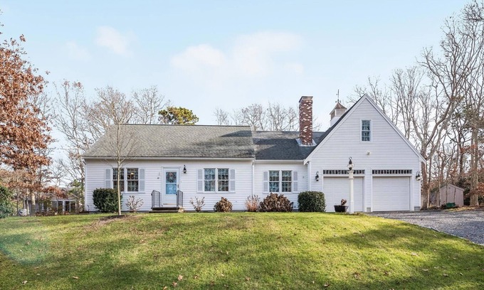 Dennis House | Pet-Friendly Cape Home: Steps to Mayflower Beach & Downtown