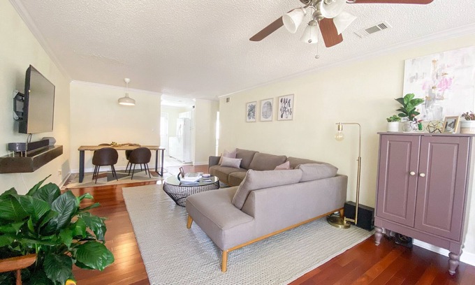Northeast Pensacola Apartment | Stylish Condo with Pool, Spa & Pet-Friendly Comfort