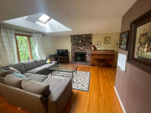 Andover House | Comfy & Convenient Suite Sleeps 1 to 5 Near Boston