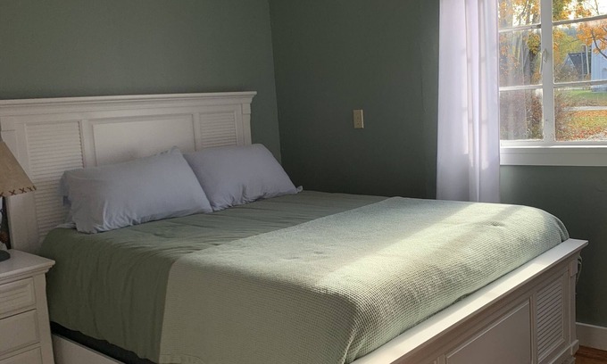 Poultney Cottage | Guest Rated 10/10: Cozy Cottage in Historic East Poultney