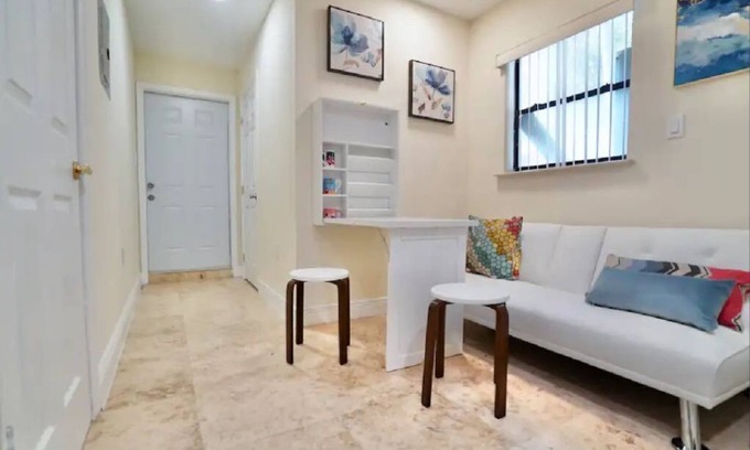 Flagami Apartment | Charming Guest Suite with Ocean Views in Miami