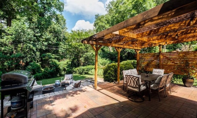 Charlotte Apartment | Relaxing Cottage with Kitchen & Child-Friendly Amenities