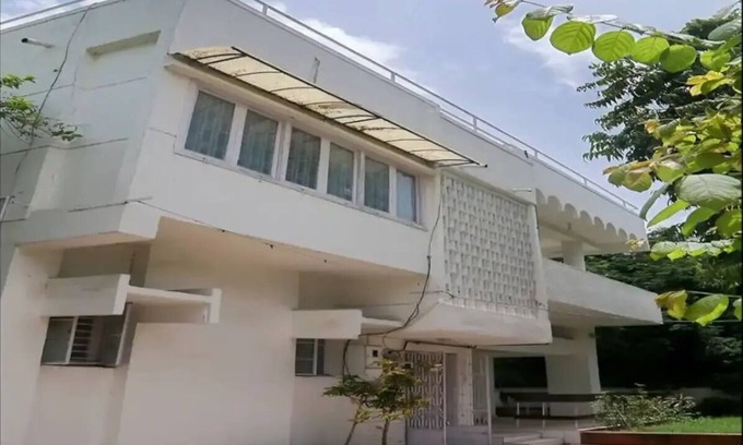 Vadodara House | Inviting Bungalow with Spa, Kitchen & Hot Tub for All Travelers