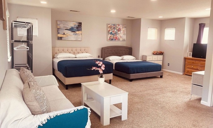 Tracy Apartment | Cozy Studio Retreat with Breakfast in Quiet Tracy Area