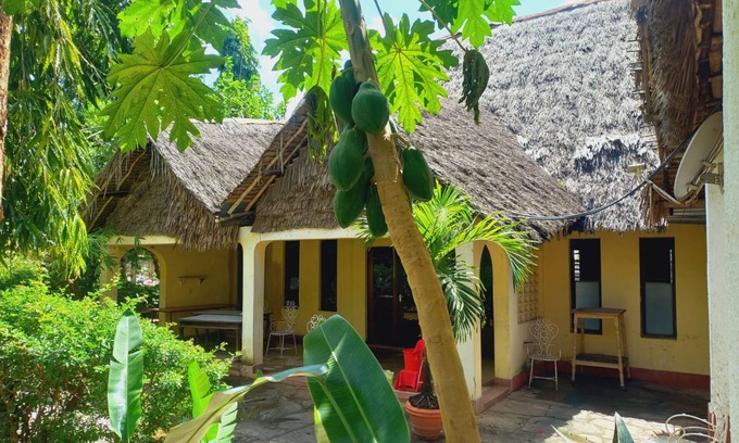 Kilifi Hotel | Relax at Comfy Dhows Hotel in Kilifi with Breakfast Included