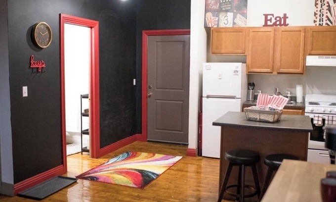 Detroit Apartment | Cozy Downtown Detroit Loft with Spa and Free Parking