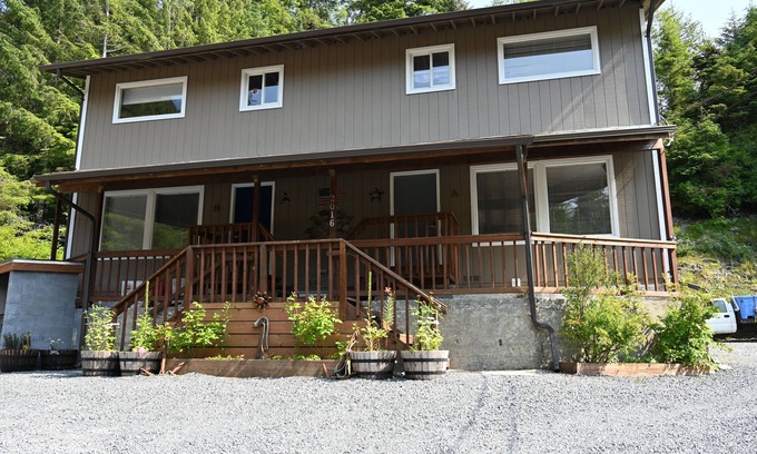 Sitka House | Family-Friendly Duplex Unit B with Kitchen and Breakfast