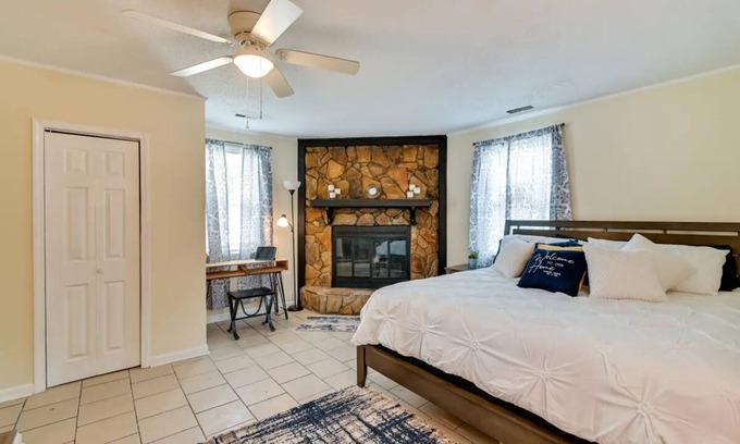 South View House | Cozy Fayetteville Family Home with Backyard & Pet-Friendly