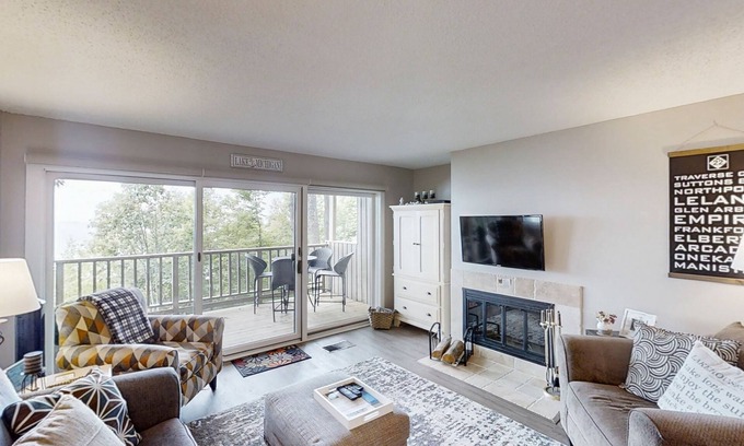 Maple City Condo | Cozy Glen Arbor Condo with Lake Michigan Views & Fireplace