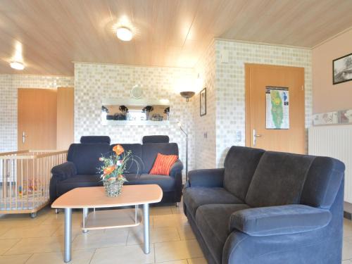 Burg-Reuland House | Cozy Holiday Retreat in Burg Reuland with Sauna & BBQ