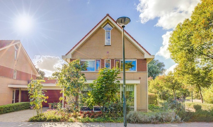 Hoorn House | Cozy Hoorn Holiday Home with French Balcony & Ocean View