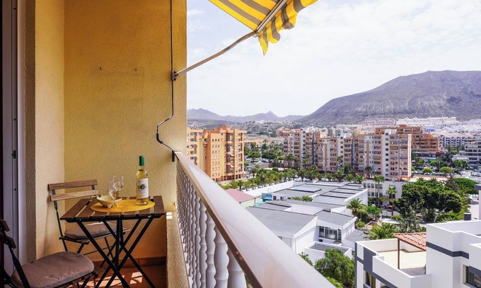 Los Cristianos Apartment | Top-Rated Comfy House in Los Cristianos with Spa & Breakfast
