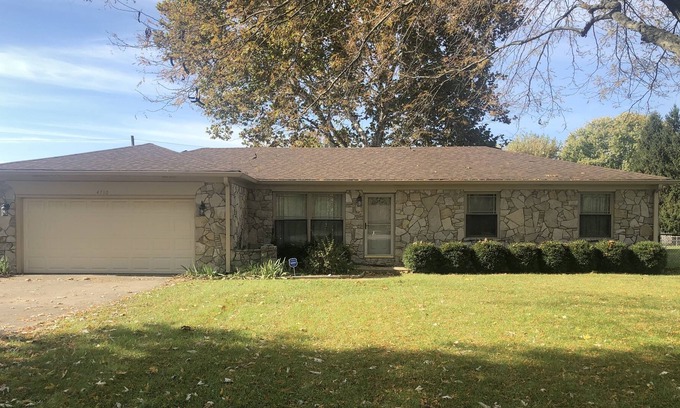 West Newton House | Comfy Home with everything you need!