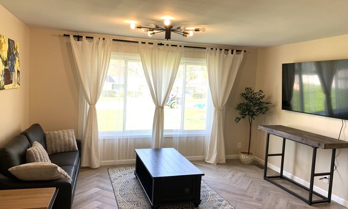 Rochester Hills House | Cozy House with Ocean View & Spa - Top Guest Rating 10/10